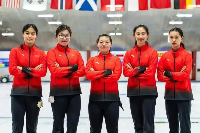 hth赛事机构-中国女子冰壶青年队时隔八年再获铜牌！上海班底闪耀世青赛|中国女队|美国队|米兰冬奥会|女队|中国队_新浪体育_新浪新闻