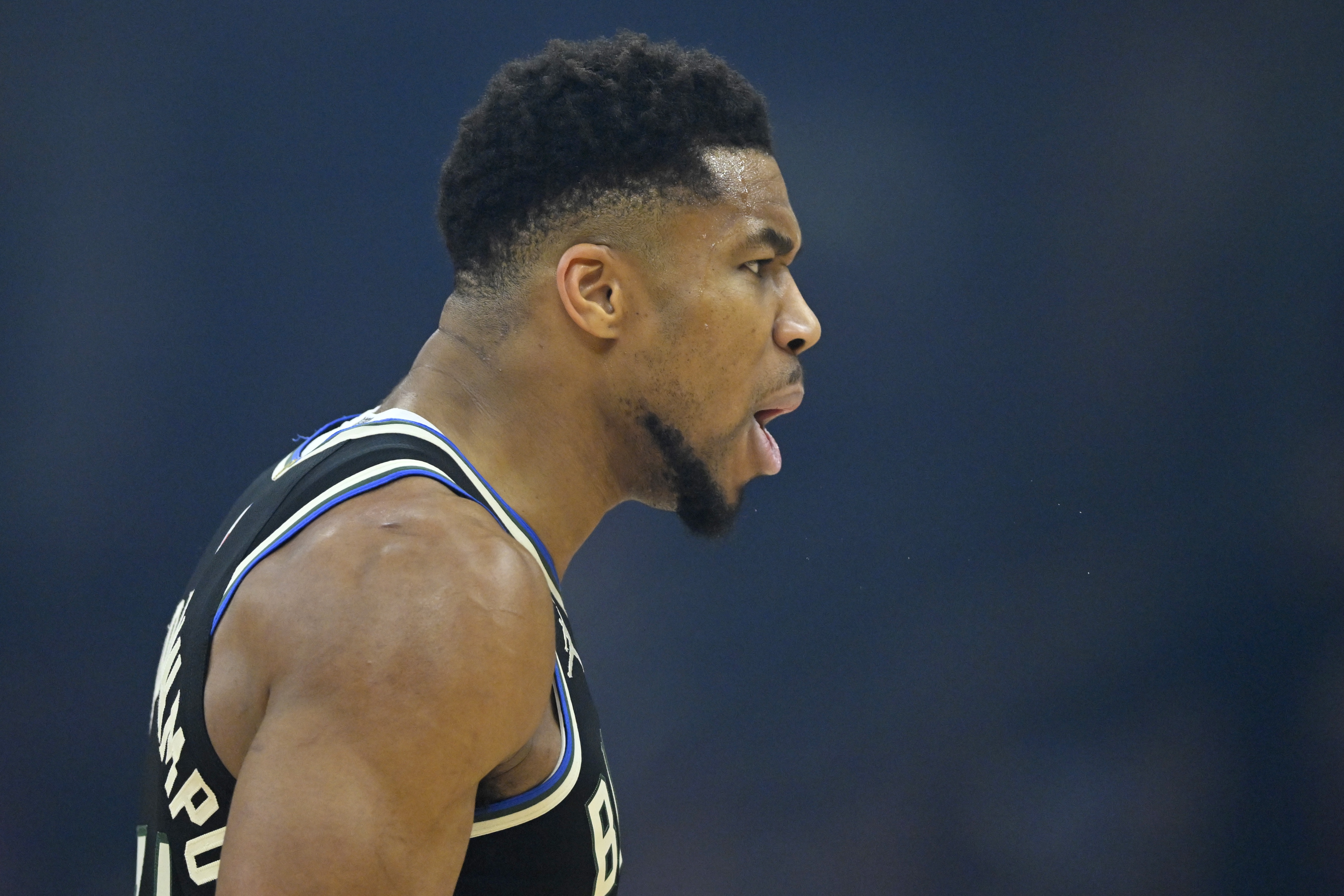 hth赛事机构-队友都烦了！波蒂斯：希望字母尽快决定 别让乌云一直笼罩着球队